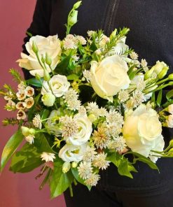 Buket med hvide blomster