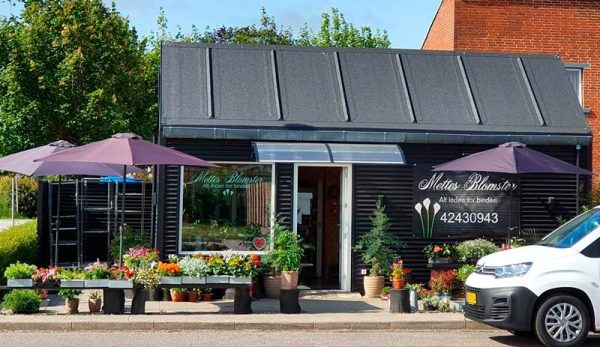 Facadebillede af blomsterbutikken Mettes Blomster