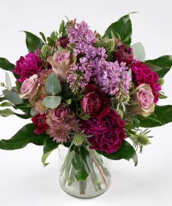 Lav og tæt forårsbuket