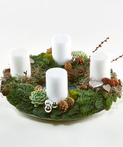 Adventskrans med hvide bloklys