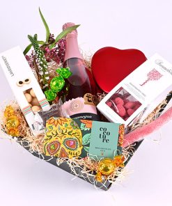 Glædelig hyggekurv med blomst