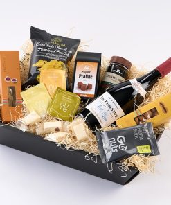 Gavekasse med vin og sødt til ganen