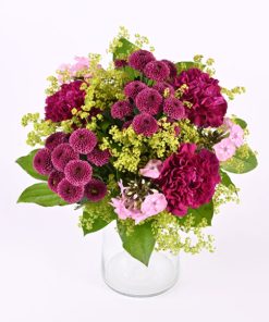 En buket af limegrønne, lyserøde og cerisefarvet blomster.