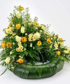 Krans med opsats i gule farver