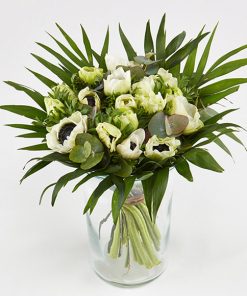 Buket franske anemoner i lyse nuancer