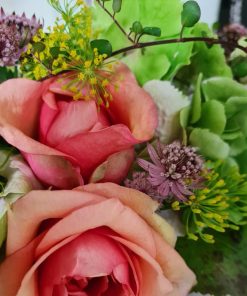 Nærbillede af blandede blomster