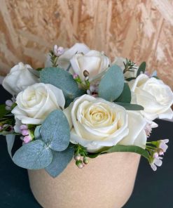 Blomsteræske med hvide roser