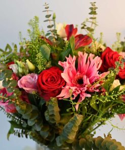 Buket i røde og hvide farver