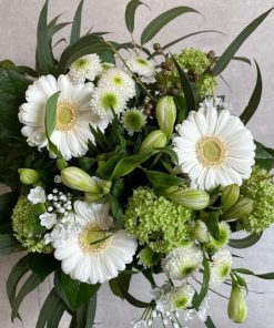 Buket i hvide og grønne farver