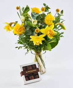 Skøn forårsbuket med chokolade