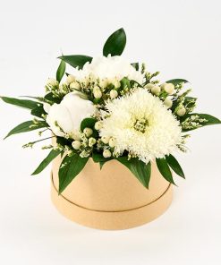 Lys blomsteræske med bonderoser