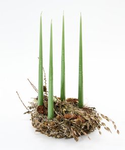 Natur adventskrans med flot pynt og stagelys