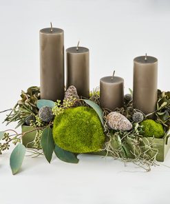 Adventsdekoration med mørke bloklys