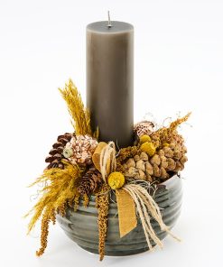 Firmadekoration i karry med bloklys, floristens valg