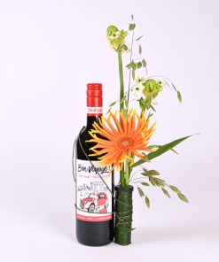 Alkoholfri rødvin med unik blomsterpynt