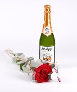 Alkoholfrie bobler med rose og rød studenterhue